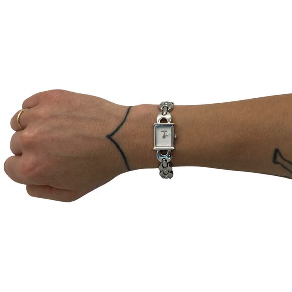 Gucci Vintage 1800L Watch - Picture 2 of 15